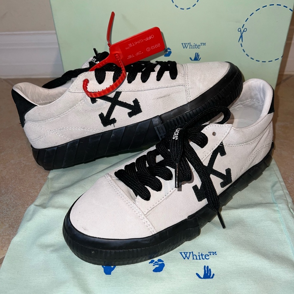 Off-White White and Black Low-Top Sneakers with Red Zip Tie